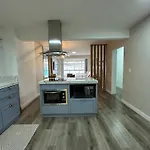 La02- 2 Suites +1Quarto | Jacuzzi | Churrasqueira